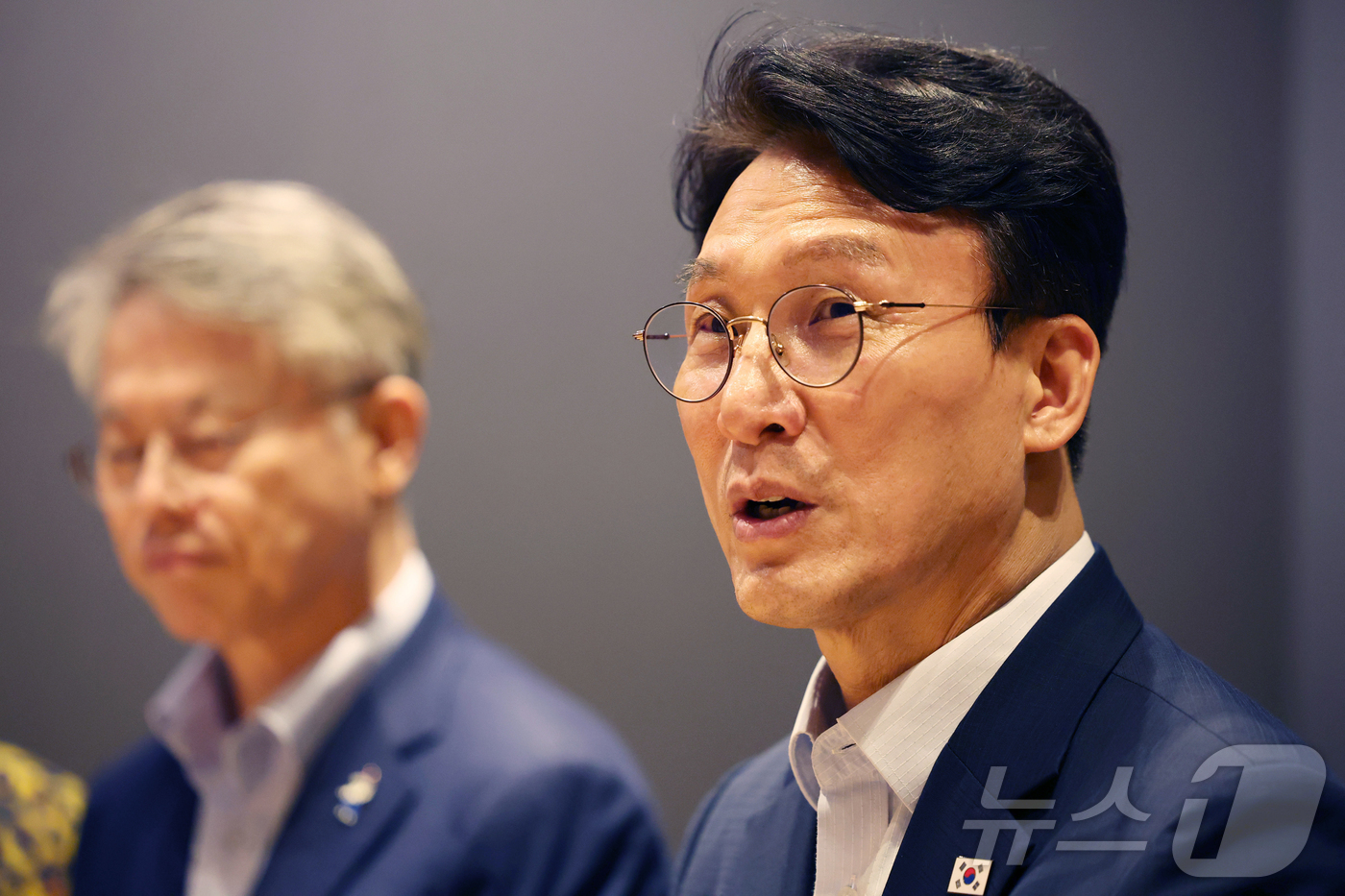 (광주=뉴스1) 이승현 기자 = 더불어민주당 8·17 전당대회 대표 경선에 진출한 김민석 전 총리가 25일 전남 광주의 한 식당에서 호남지역 조계종 주요 교구본사 주지스님과 대담을 …