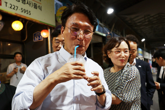 식혜 먹는 김민석