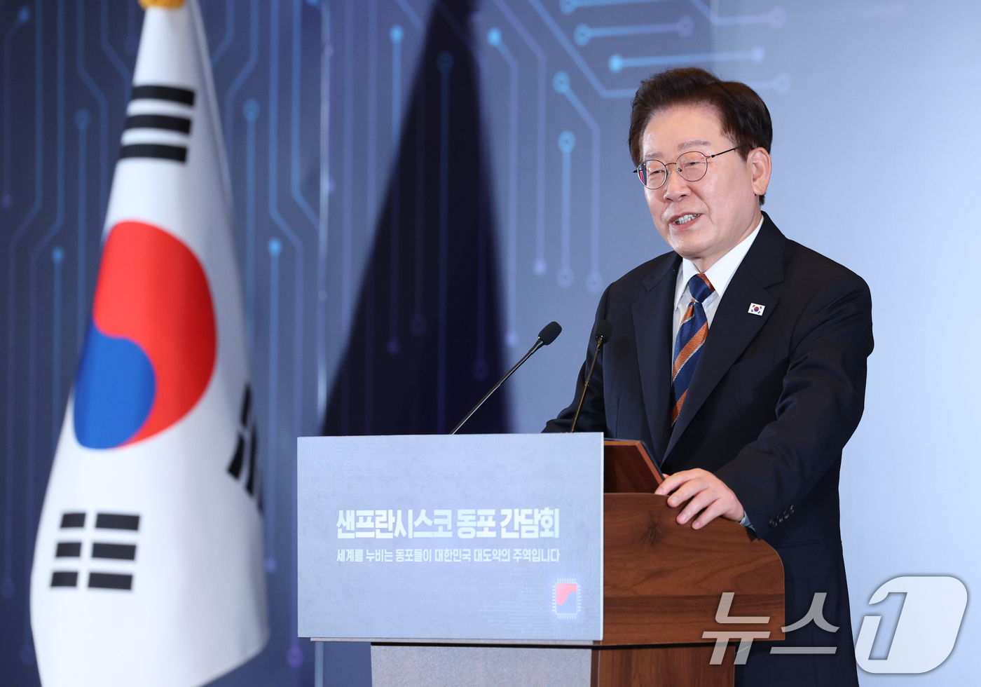 (샌프란시스코(미국)=뉴스1) 허경 기자 = 이재명 대통령이 25일(현지시간) 미국 샌프란시스코 한 호텔에서 열린 동포 오찬간담회에서 발언을 하고 있다. 2026.7.26/뉴스1