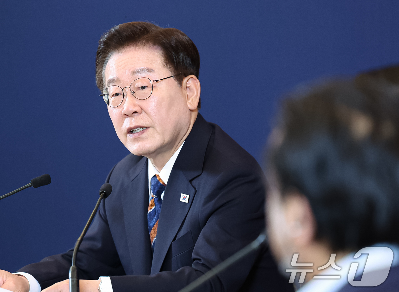 (샌프란시스코(미국)=뉴스1) 허경 기자 = 이재명 대통령이 25일(현지시간) 미국 샌프란시스코 한 호텔에서 열린 실리콘밸리 벤처투자 밋업에서 발언을 하고 있다. 2026.7.26 …