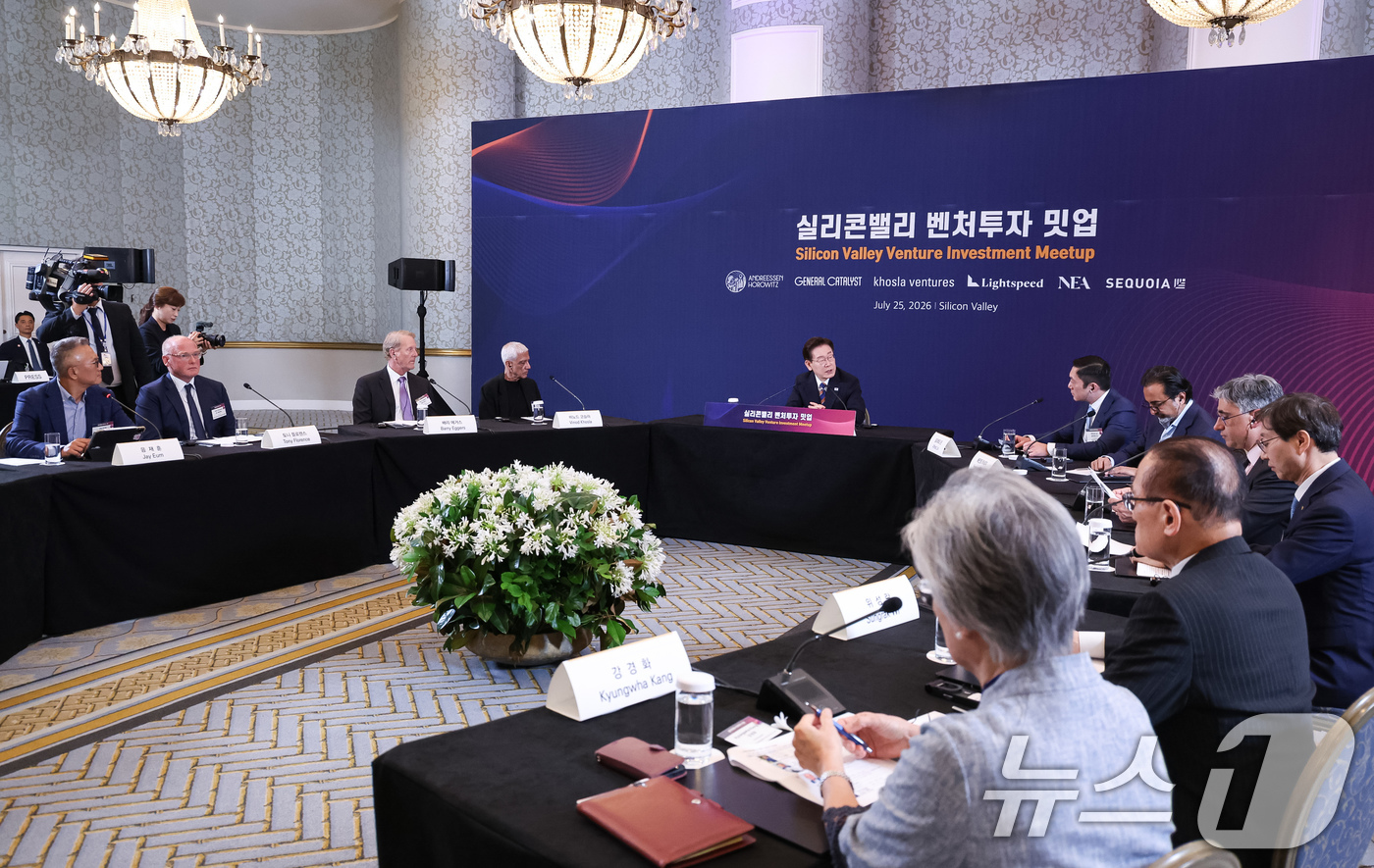 (샌프란시스코(미국)=뉴스1) 허경 기자 = 이재명 대통령이 25일(현지시간) 미국 샌프란시스코 한 호텔에서 열린 실리콘밸리 벤처투자 밋업에서 발언을 하고 있다. 2026.7.26 …