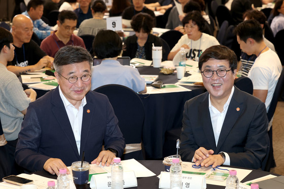 모두의 토론회 참석한 윤호중 장관과 최휘영 장관