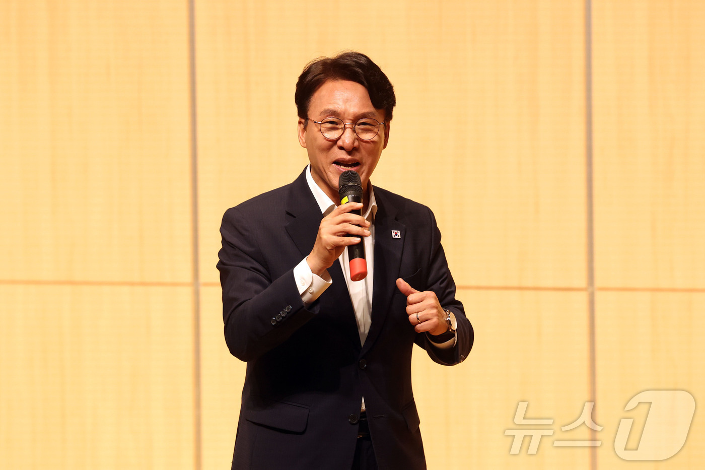 (광주=뉴스1) 조수민 기자 = 더불어민주당 당권 주자인 김민석 의원이 26일 전남광주통합특별시 북구 광주과학기술원에서 열린 초청 강연회에서 발언을 하고 있다. 2026.7.26/ …