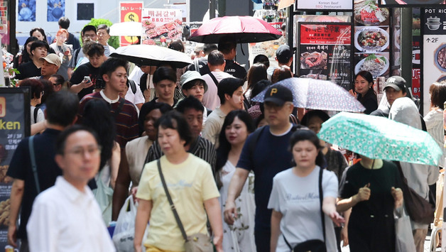 환율 1300원대, 외국인 특수 누린 백화점에 변수?…업계 "아직 영향 없어"