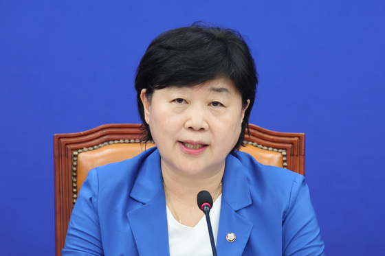 법사위 현안 관련 기자간담회하는 서영교 위원장