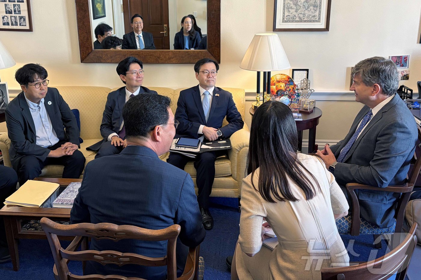 (서울=뉴스1) = 여한구 산업통상부 통상교섭본부장을 비롯한 한미의원연맹 소속 조정훈 국민의힘 의원, 차지호 더불어민주당 의원 등이 지난 22일(현지시간) 미국 워싱턴 D.C.에서 …