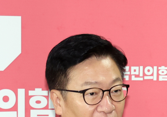'멱살 소동' 관련 브리핑하는 정점식 원내대표