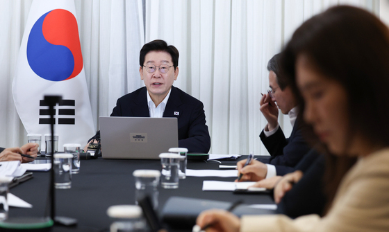 李대통령 "유가 불안 해소까지 석유 최고가격제·유류세 인하 유지"