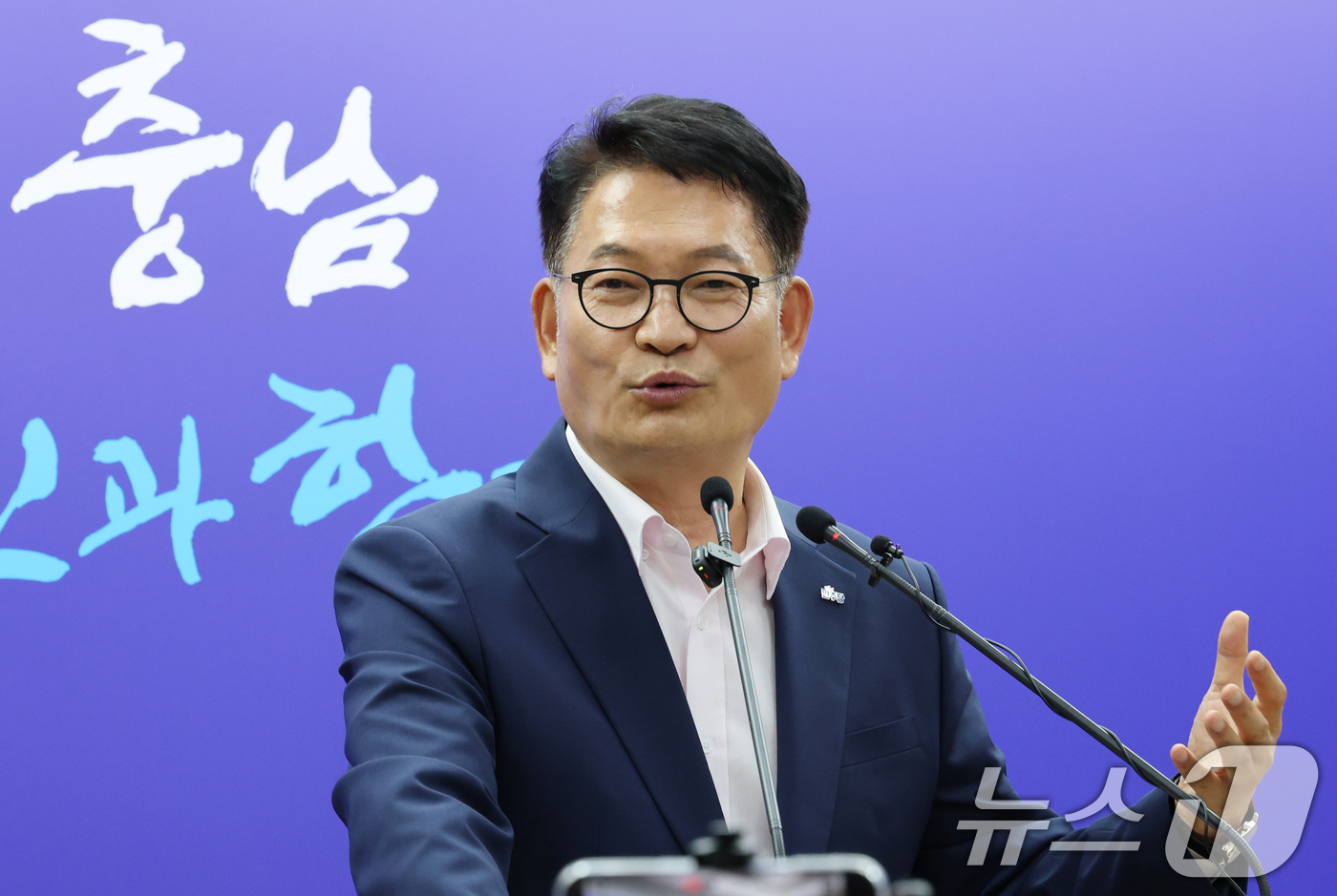 (홍성=뉴스1) 김기태 기자 = 송영길 더불어민주당 당대표 후보가 27일 오전 충남 홍성군 충남도청 브리핑룸에서 기자회견을 하고 있다. 2026.7.27/뉴스1