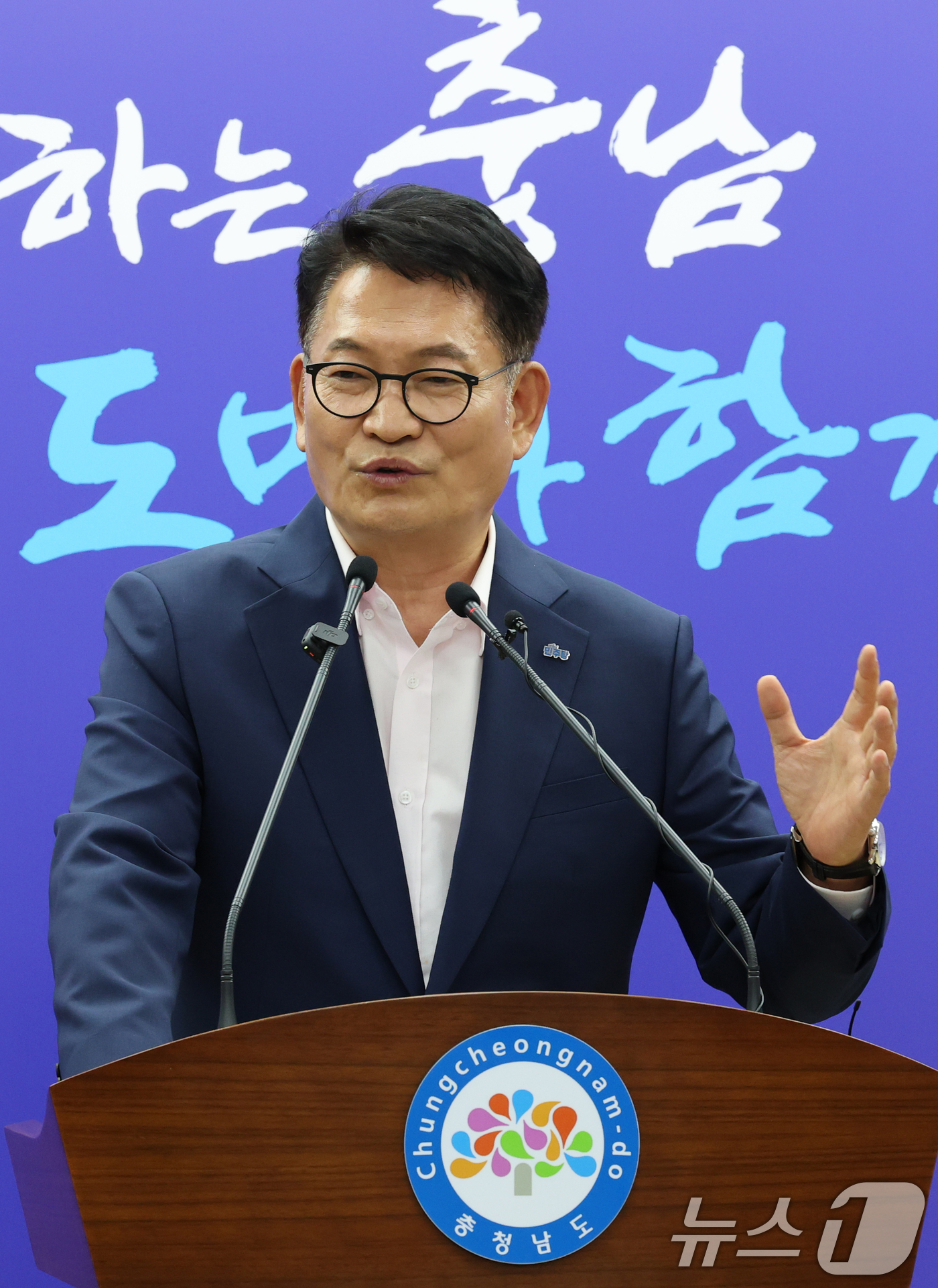 (홍성=뉴스1) 김기태 기자 = 송영길 더불어민주당 당대표 후보가 27일 오전 충남 홍성군 충남도청 브리핑룸에서 기자회견을 하고 있다. 2026.7.27/뉴스1