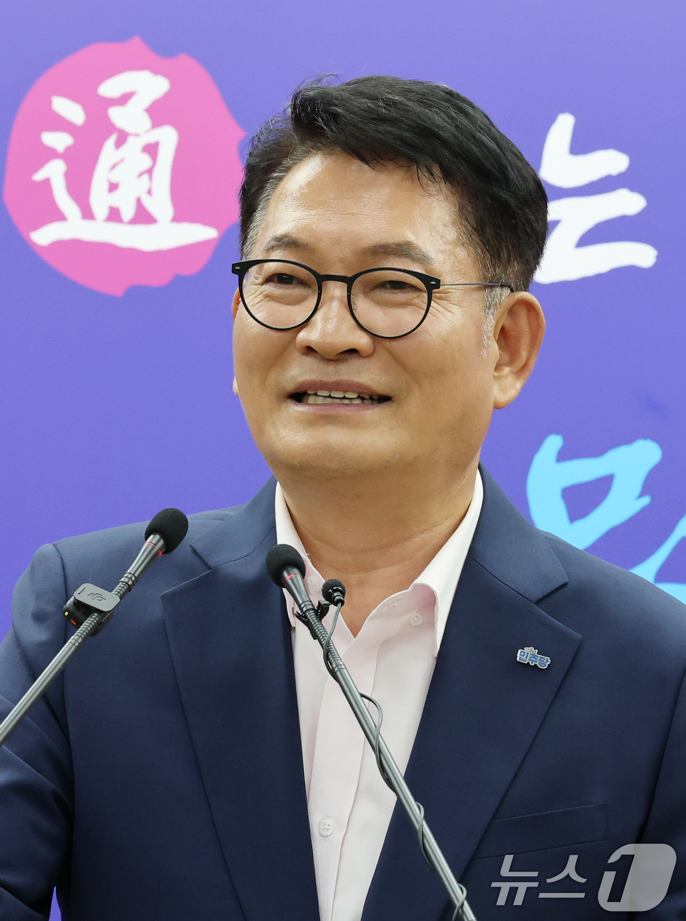 (홍성=뉴스1) 김기태 기자 = 송영길 더불어민주당 당대표 후보가 27일 오전 충남 홍성군 충남도청 브리핑룸에서 기자회견을 하고 있다. 2026.7.27/뉴스1