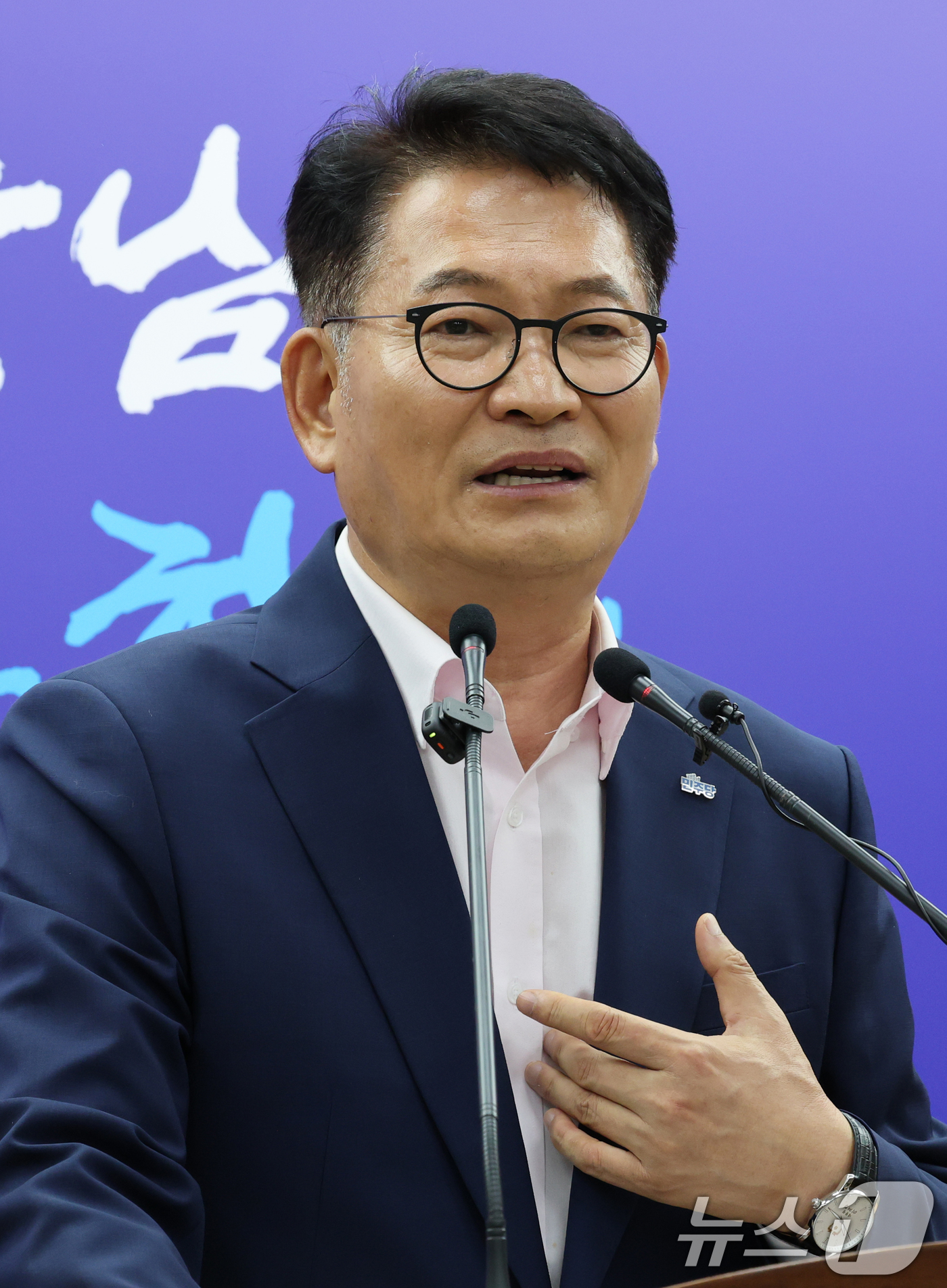(홍성=뉴스1) 김기태 기자 = 송영길 더불어민주당 당대표 후보가 27일 오전 충남 홍성 충남도청 브리핑룸에서 기자회견을 하고 있다. 2026.7.27/뉴스1