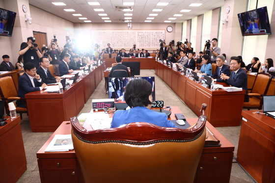 여야 전원 참석한 법사위 개의