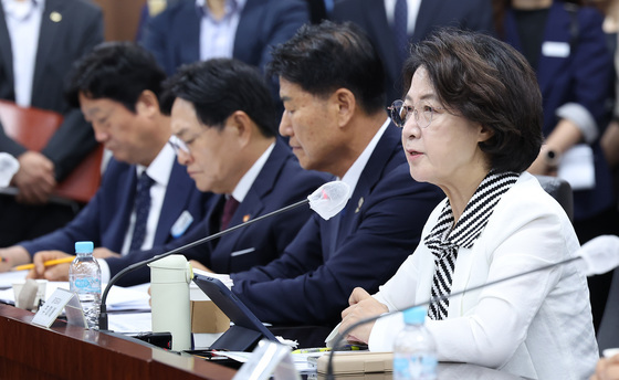 인사말하는 추미애 경기도지사