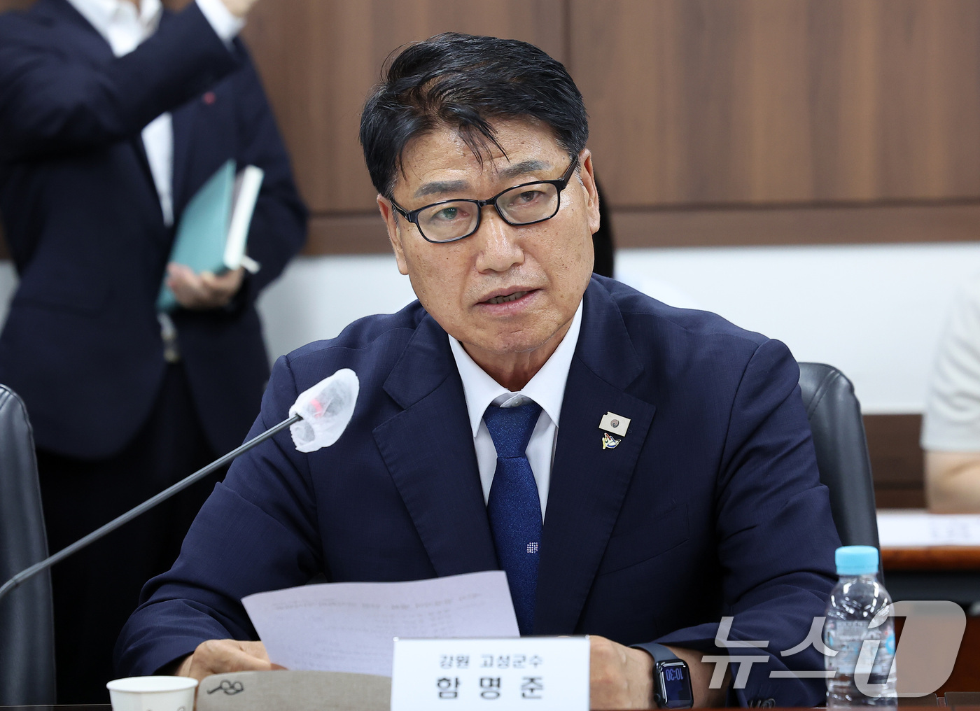 (서울=뉴스1) 김성진 기자 = 함명준 강원 고성군수가 27일 서울 종로구 정부서울청사에서 열린 접경지역 평화안전 연석회의에서 인사말을 하고 있다. 2026.7.27/뉴스1