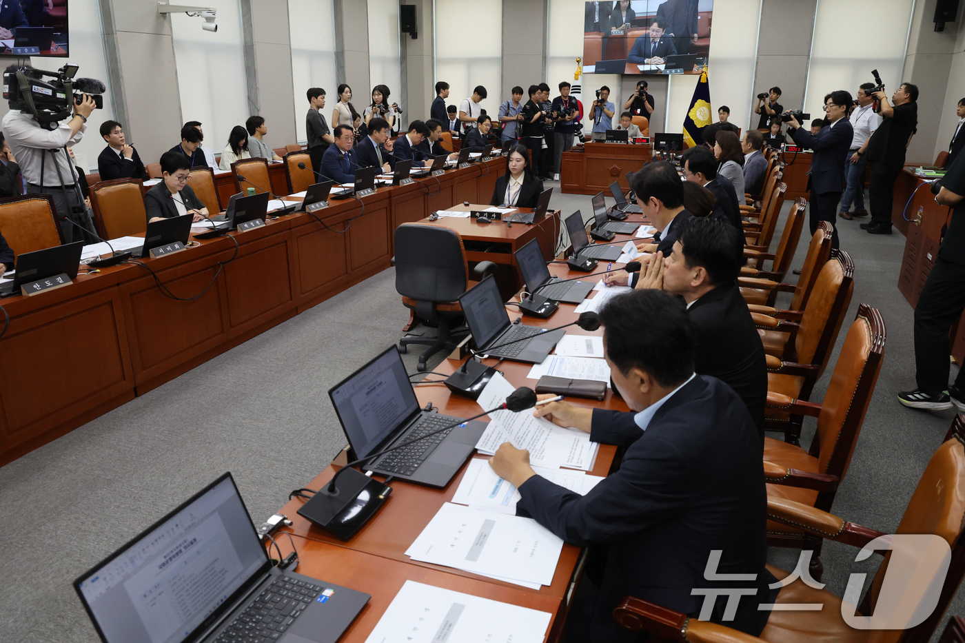 (서울=뉴스1) 황기선 기자 = 한병도 국회 운영위원장이 27일 오전 서울 여의도 국회에서 열린 운영위원회 전체회의에서 발언을 하고 있다. 2026.7.27/뉴스1