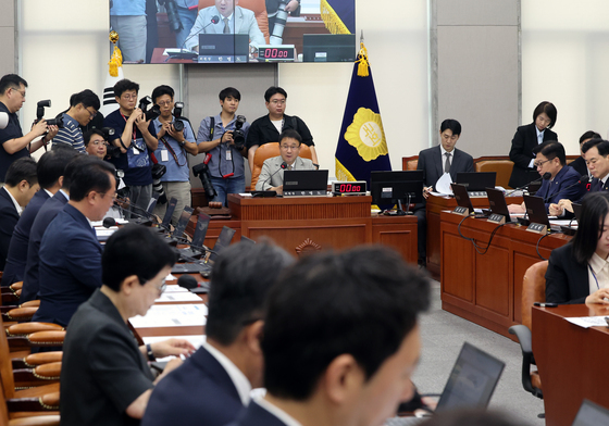 회의 주재하는 한병도 운영위원장