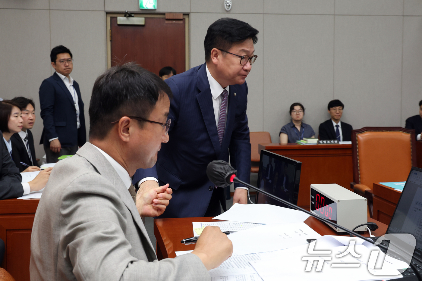 (서울=뉴스1) 황기선 기자 = 정점식 국민의힘 원내대표가 27일 오전 서울 여의도 국회에서 열린 운영위원회 전체회의에서 국회 운영위원장인 한병도 더불어민주당 당대표 직무대행 겸 …