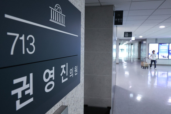 '멱살 논란' 적막한 권영진 의원실