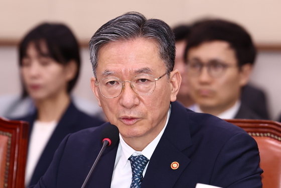 정성호 "새 술은 새 부대에…건강 매우 안 좋아" 거듭 사퇴 의지