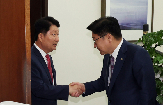 '멱살 소동' 권영진 의원, 원내대표실 찾아가 사과