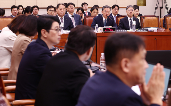 여야, 법사위서 '보완수사권 폐지-정성호 사의' 놓고 공방