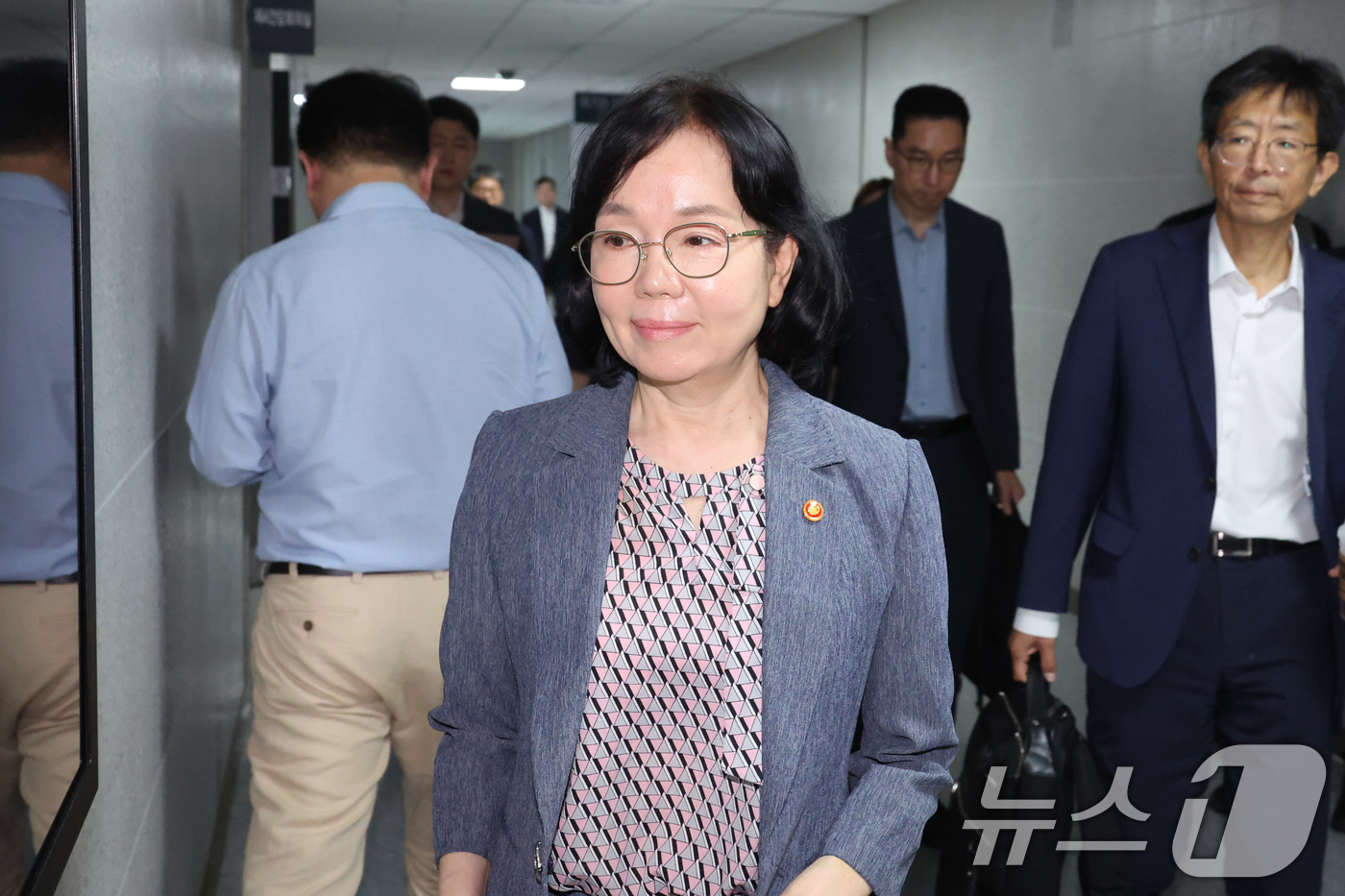 (서울=뉴스1) 신웅수 기자 = 송경희 개인정보보호위원장이 27일 서울 여의도 국회 의원회관에서 열린 정무위원회 당정에 참석하고 있다. 2026.7.27/뉴스1