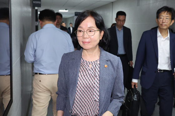 정무위원회 당정 참석하는 송경희 위원장