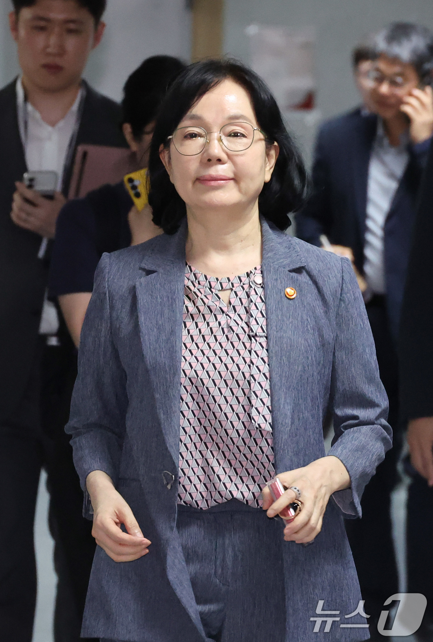 (서울=뉴스1) 신웅수 기자 = 송경희 개인정보보호위원장이 27일 서울 여의도 국회 의원회관에서 열린 정무위원회 당정에 참석하고 있다. 2026.7.27/뉴스1