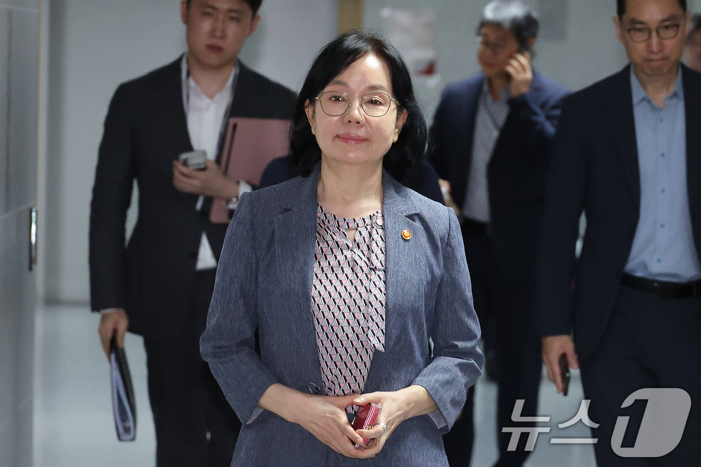 (서울=뉴스1) 신웅수 기자 = 송경희 개인정보보호위원장이 27일 서울 여의도 국회 의원회관에서 열린 정무위원회 당정에 참석하고 있다. 2026.7.27/뉴스1