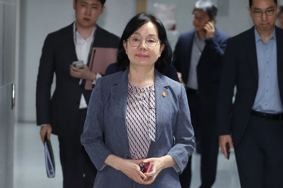 정무위 당정 참석하는 송경희 위원장