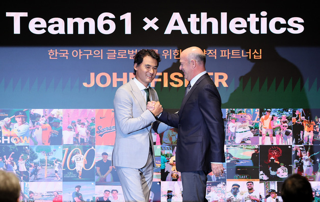 애슬레틱스 구단주와 손잡은 박찬호