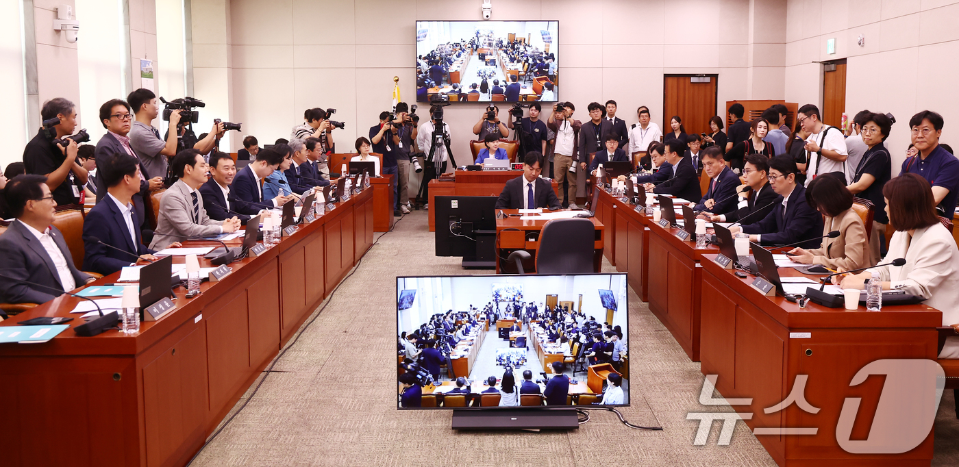 (서울=뉴스1) 김민지 기자 = 27일 오전 서울 여의도 국회에서 여야 의원들이 전원 참석한 가운데 법제사법위원회 전체회의가 열리고 있다. 2026.7.27/뉴스1