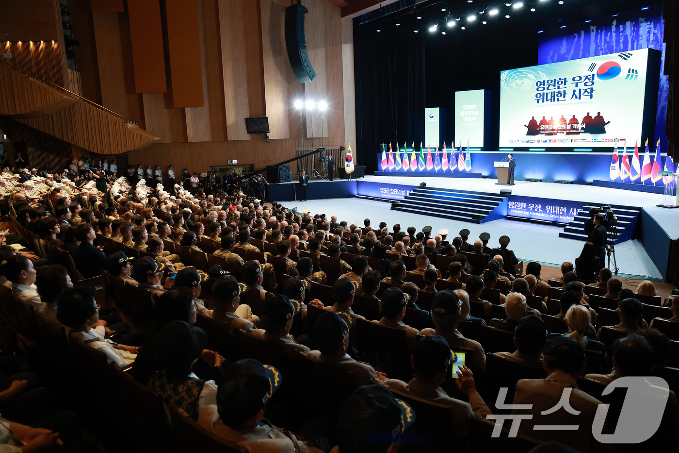 (서울=뉴스1) 임세영 기자 = 한성숙 국무총리가 27일 서울 영등포구 여의도 KBS홀에서 열린 2026년 유엔군 참전의날 기념식에서 기념사를 하고 있다. 2026.7.27/뉴스1 …