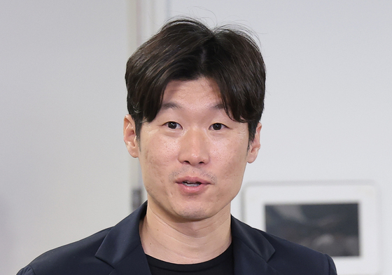 브리핑 하는 박지성 공동위원장