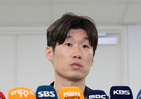 브리핑 하는 박지성 공동위원장