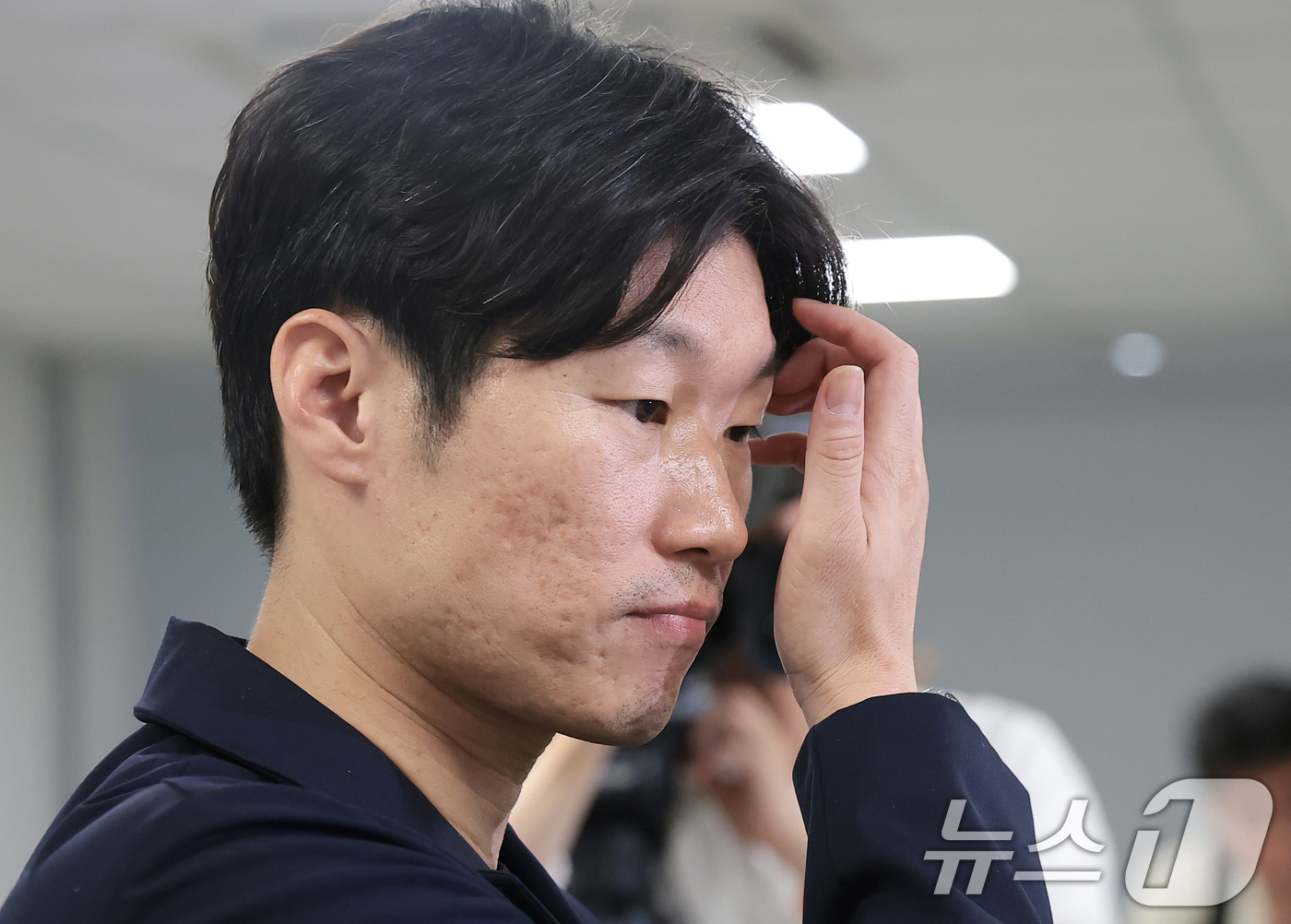 (서울=뉴스1) 권현진 기자 = 박지성 K-축구혁신위원회 공동위원장이 27일 서울시 종로구 국립현대미술관 대회의실에서 열린 K-축구 혁신위원회 4차 회의를 마친 뒤 브리핑 후 취재 …