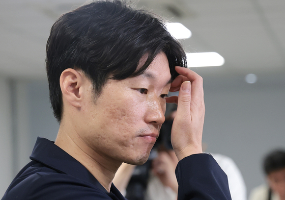 생각에 잠긴 박지성