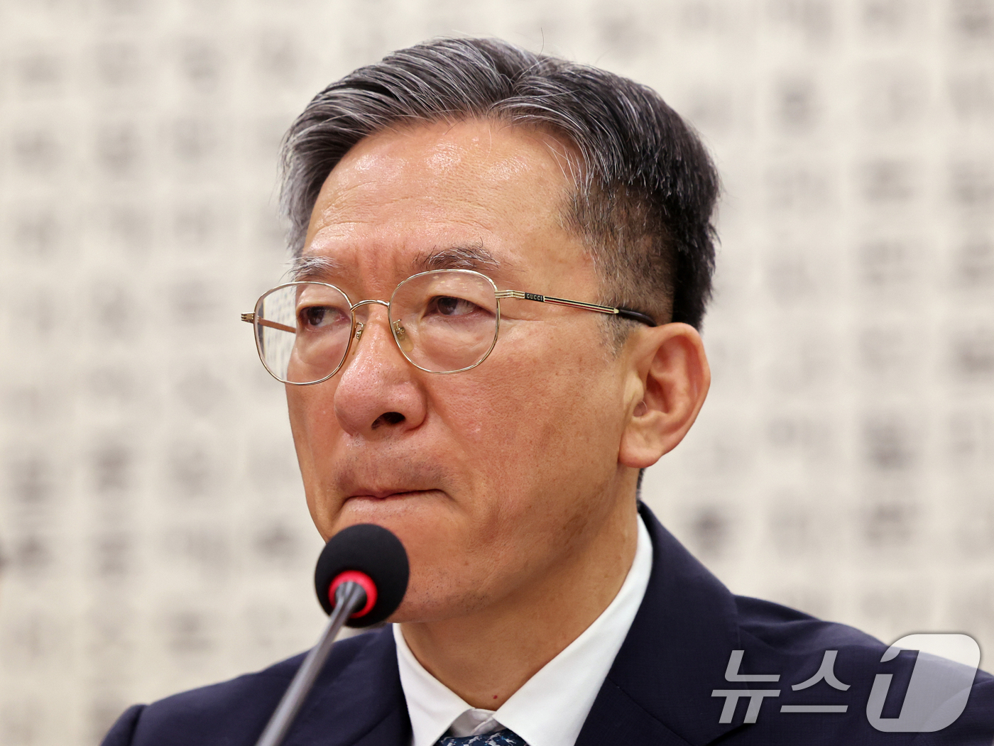 (서울=뉴스1) 황기선 기자 = 정성호 법무부 장관이 27일 오전 서울 여의도 국회에서 열린 법제사법위원회 전체회의에서 생각에 잠겨 있다.  2026.7.27/뉴스1