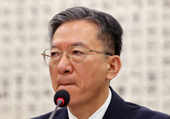 생각에 잠긴 정성호 장관