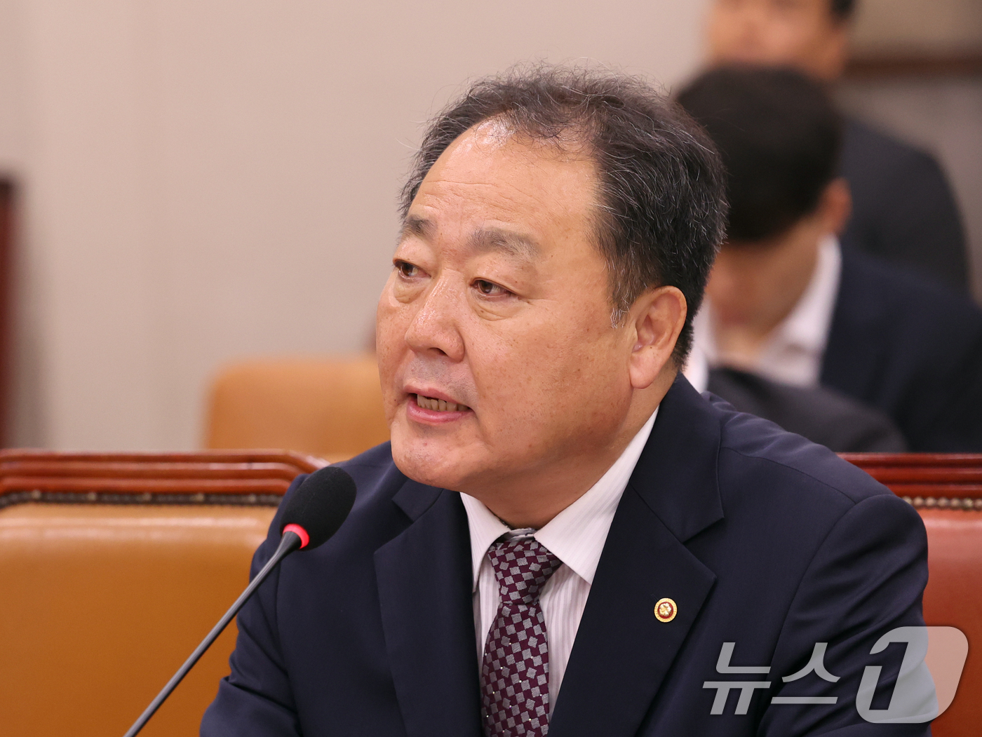 (서울=뉴스1) 황기선 기자 = 손인혁 헌법재판소 사무처장이 27일 오전 서울 여의도 국회에서 열린 법제사법위원회 전체회의에서 의원 질의에 답하고 있다.  2026.7.27/뉴스1 …