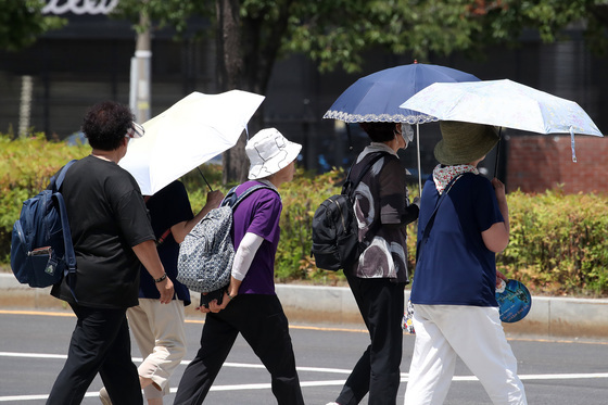 폭염 속 온열질환 1500명 육박…강릉서 1명 사망, 전국 누적 9명