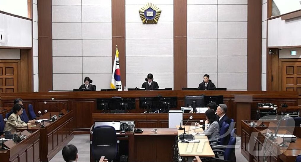본문 이미지 - 27일 서울 서초구 서울중앙지방법원에서 윤석열 전 대통령의 공직선거법 위반 혐의 1심 선고가 진행되고 있다. (서울중앙지방법원 제공. 재판매 및 DB금지) 2026.7.27 ⓒ 뉴스1