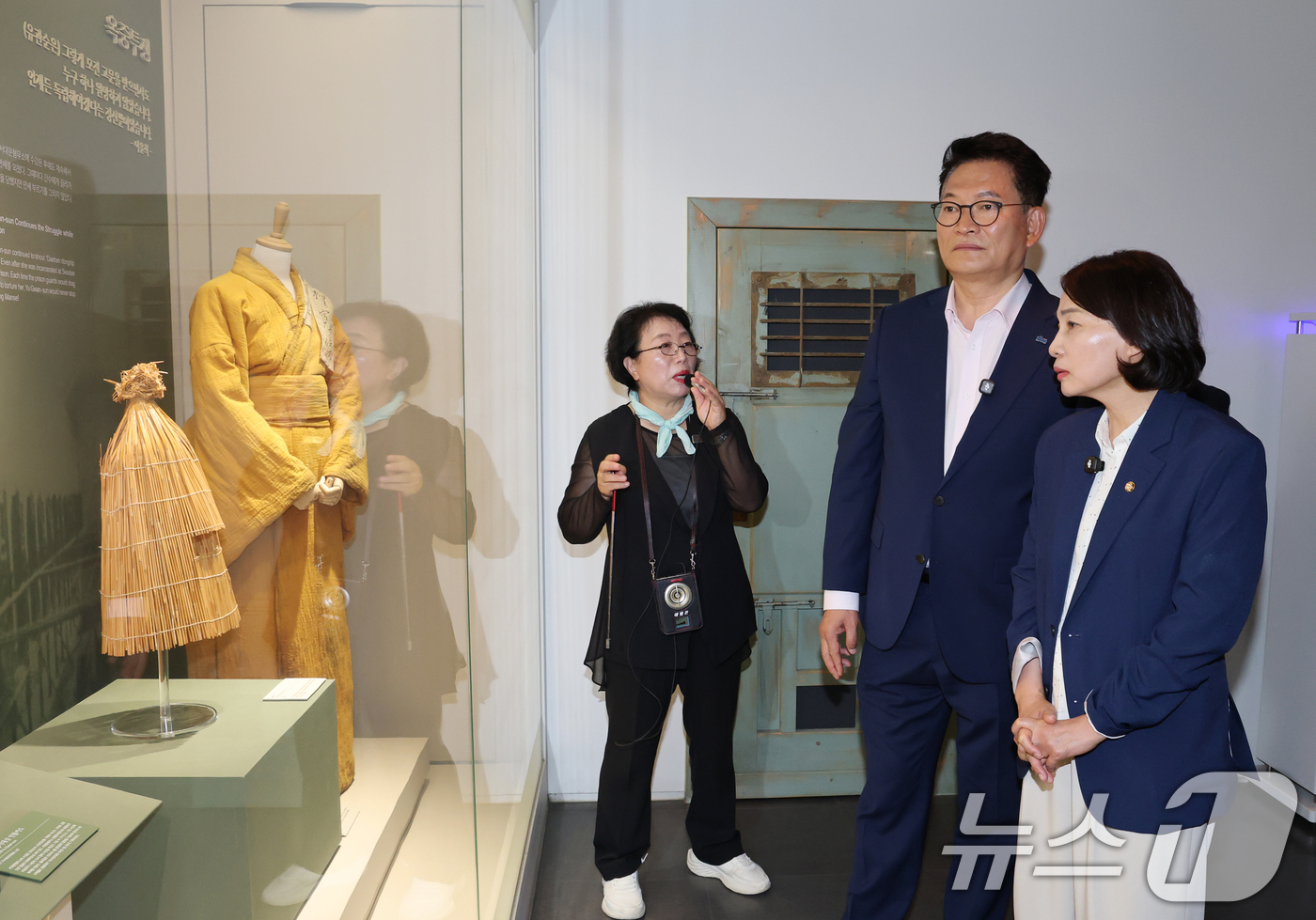(천안=뉴스1) 김기태 기자 = 송영길 더불어민주당 당대표 후보가 27일 오전 충남 천안 유관순열사기념관 시설을 관람하고 있다. 2026.7.27/뉴스1