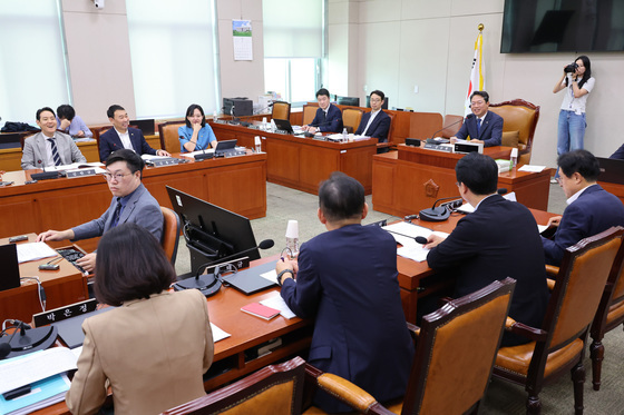 법사소위 오른 '선관위 특검법'…여야 수사 대상 인식차 커