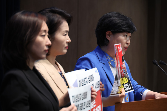 기자회견하는 서영교 '최영중 구속 수사 촉구'