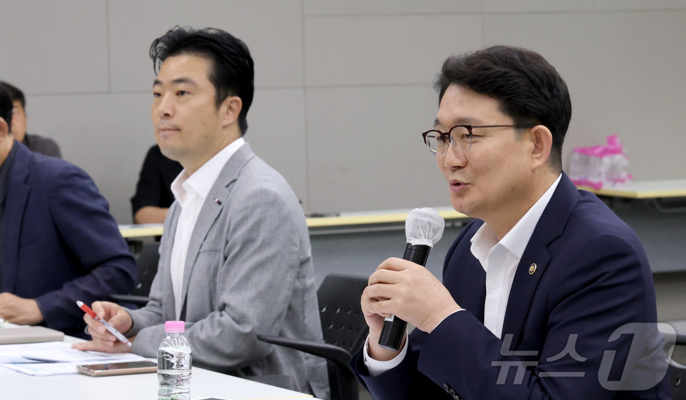 (세종=뉴스1) 김기남 기자 = 김종구 농림축산식품부 차관이 27일 세종시 정부세종청사에서 열린 공동영농 확산 추진 협의체 발족식에 참석하여 발언을 하고 있다.식량산업과(과장 허동 …