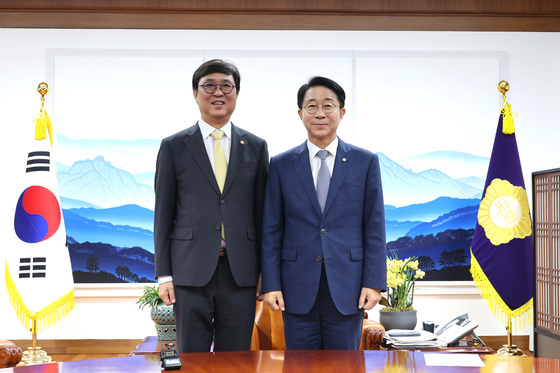 기념 촬영하는 조정식 의장·최휘영 장관