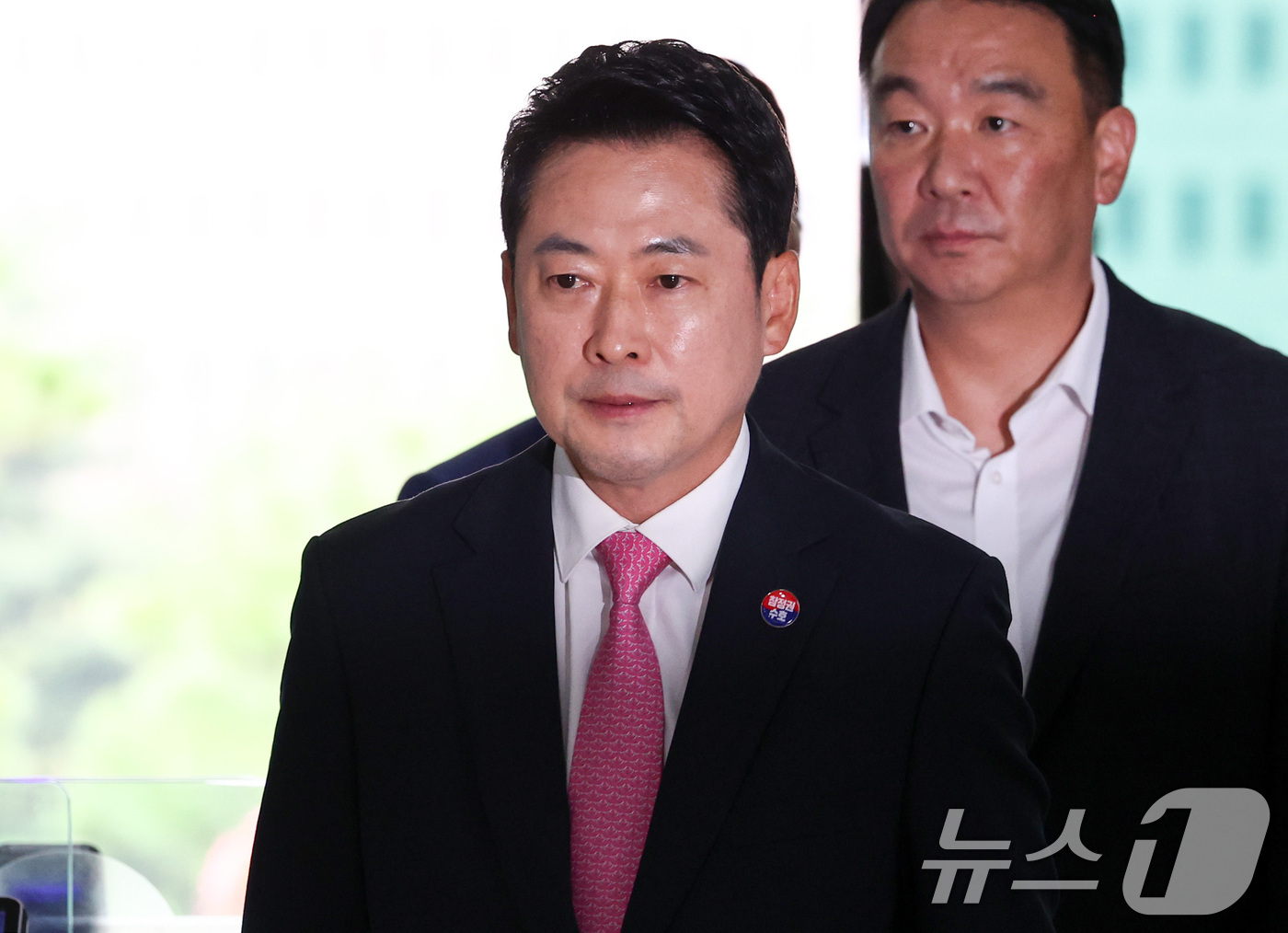 (과천=뉴스1) 최지환 기자 = 장동혁 국민의힘 대표가 27일 경기 과천시 중앙선거관리위원회에서 열린 6.3 지방선거 선거 소청 첫 심의에 출석하고 있다. 2026.7.27/뉴스1 …
