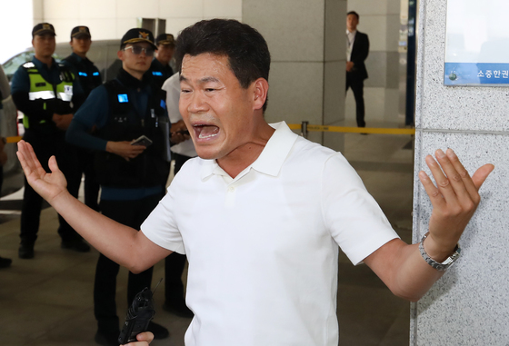 통영시장 선거 재검표 개표참관인으로 참석한 전한길